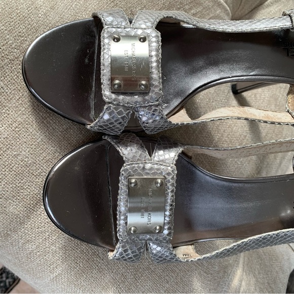 Michael Kors 1981 Platinum/Silver Metallic Leather Heel US 10M - Picture 4 of 8